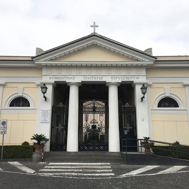 Locandina di Commemorazione dei defunti - Orari di apertura del cimitero di Sorrento